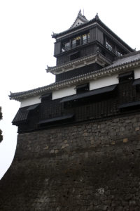 平左衛門丸(西側)から見上げた小天守