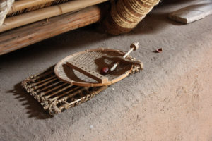 竪穴住居の内部