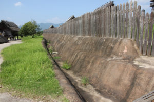 空堀と土塁と木柵