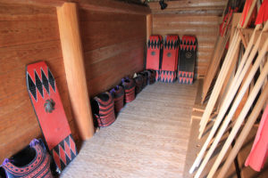 武器の倉内部の武器