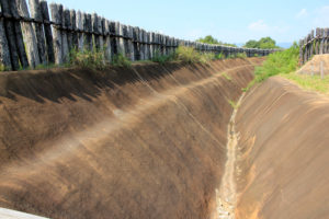 環壕と土塁