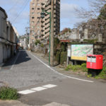 橋を抜けると二手に分かれる(中川2丁目)