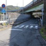 階段をスルーして真っすぐ進む場合(本河内3丁目)