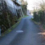 長崎市本河内(右側フェンスの向こうに水源地)