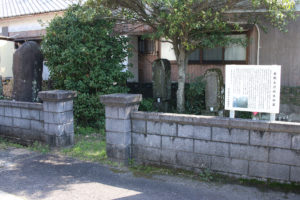 長岡左近純生の墓(大村市松原本町340)
