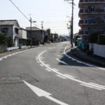 桜馬場商店街を右(西側)へカーブ(西大村本町)