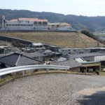 『みさかえの園あゆみの家』が見える。その近くの長い上り坂も長崎街道(木場1丁目)