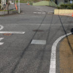 長崎街道の道標、右(南方向)へ(東本町)