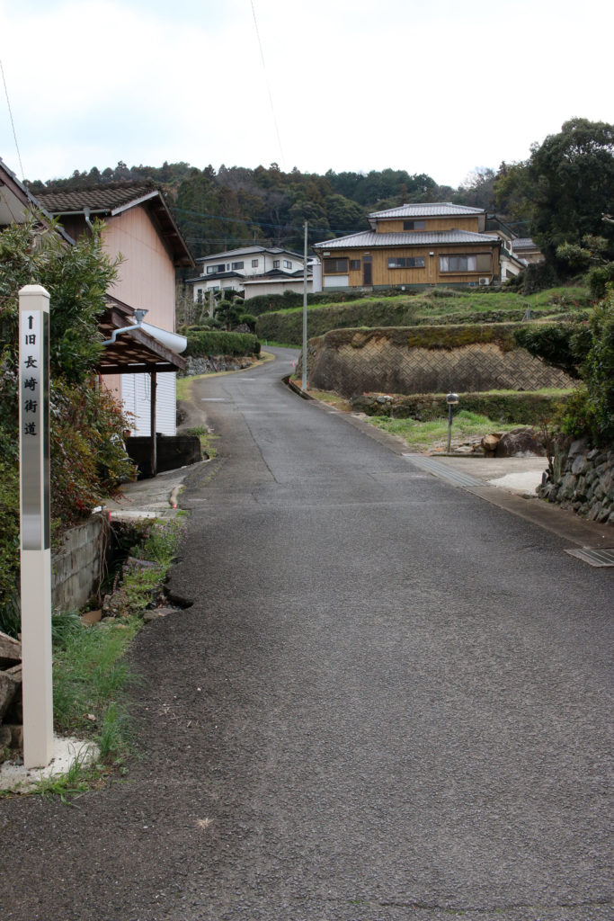 鈴田峠を目指す坂(中里町)