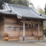 入母屋造りの拝殿(大里町106)