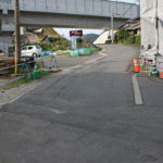 工事中の街道。進むと道が分断されている。(東町)