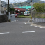 細い路地へ街道が分岐(東町)