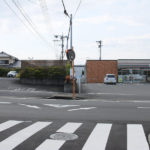 コンビニに街道が塞がれる(東町)