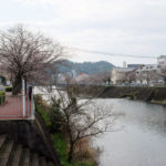 八郎川沿いのキレイな道。街道跡の可能性あり(東町)