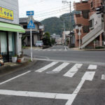 国道34号線を横切り、小倉方面を振り返る(矢上町)