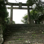 一の鳥居「八幡神社」と書いてある(矢上町12-12)