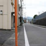 「長崎街道」と書かれた手作りの道標(矢上町10)