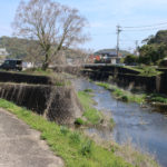 川向いルート。かつて飛び石があったのはこの辺りか(古賀町156-2付近)