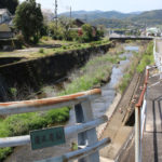 慶正庵橋をわたり八郎川をこえる(古賀町)
