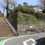 長崎街道、福瑞寺の階段と石垣(古賀町849付近)