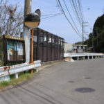 一里塚跡と街道(中里町1158付近)