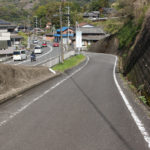 国道(左)から街道(右)が分岐(東彼杵町里郷1393付近)