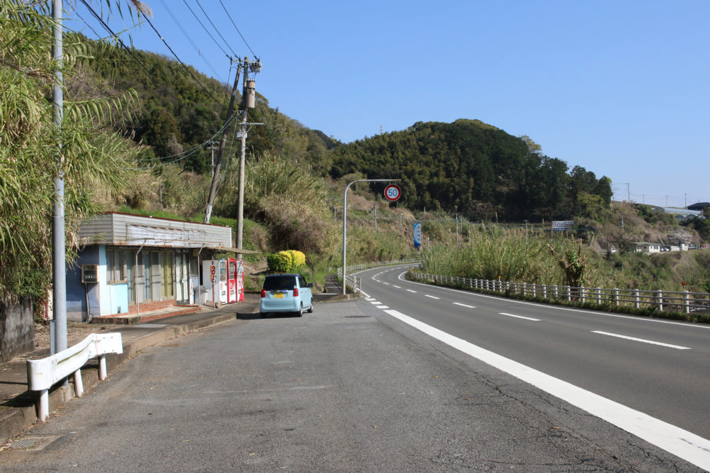 国道34号線。長崎街道跡でもあるが、街道が何処を走っていたかは正確には分からない。(東彼杵町里郷673)