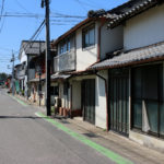 長崎街道。前方奥に彼杵港・旧港がある(東彼杵町蔵本郷1866)