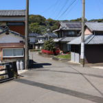 街道。これから千綿川をわたる(八反田郷1022)