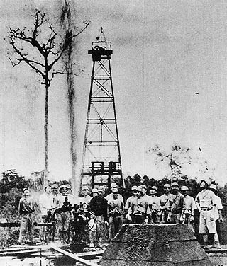 ボルネオ島の油田地帯占領後、修復後の写真