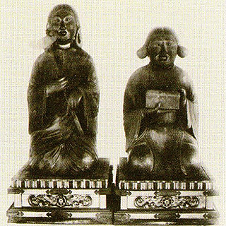 山背大兄王の像(向かって左)