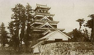 戦災前に撮影された広島城天守東面