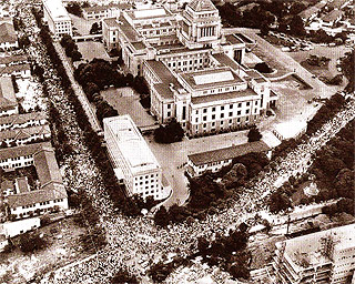 「安保改定阻止」国会前デモ1960
