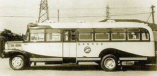 ボンネット型の国鉄バス
