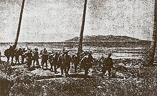 ガ島の海浜を進軍する日本軍